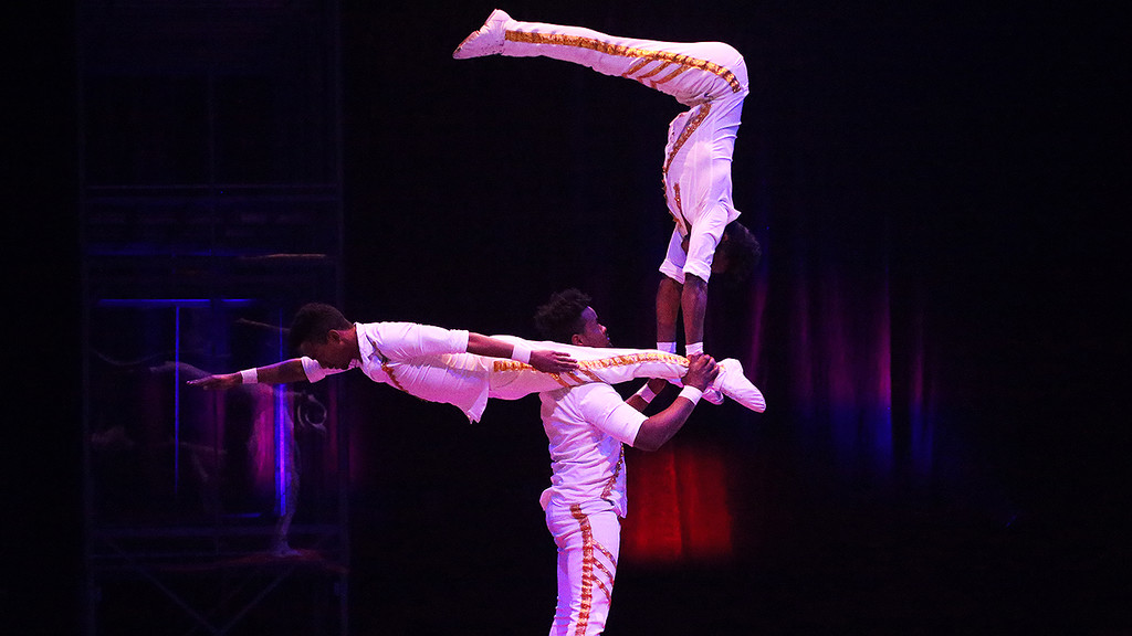 Festival International du Cirque 2016 - Numéro Ethio Golden Boys - équilibre main à main