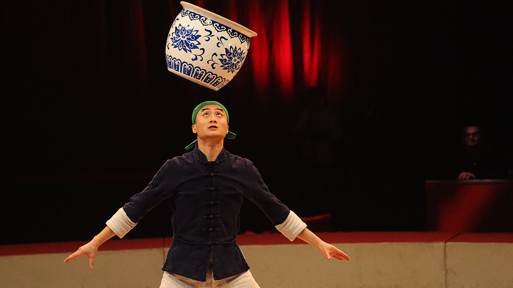 Festival International du Cirque 2016 - Numéro Cirque National de Chine - équilibre avec un vase