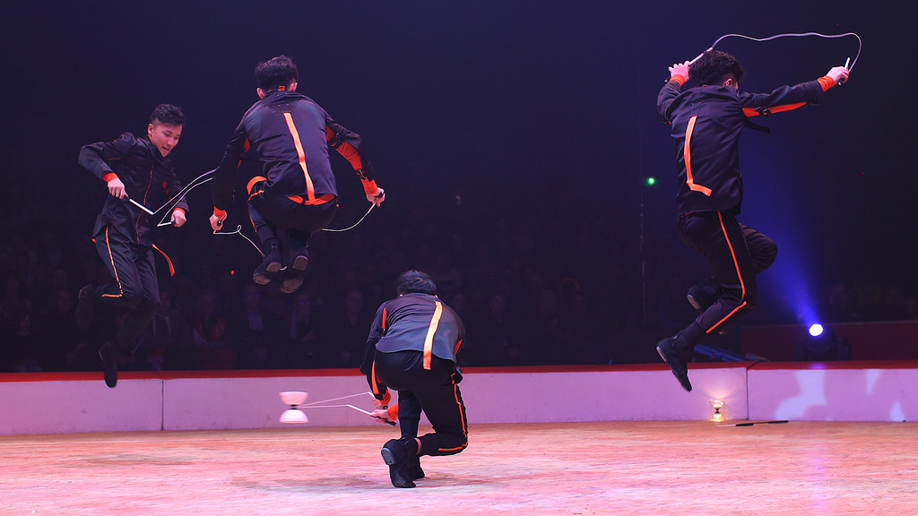 Festival International du Cirque 2017 - Numéro Diabolos - Diabolo Walkers
