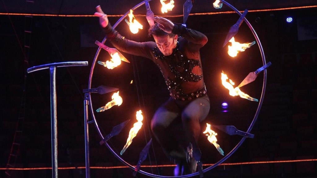 Festival International du Cirque 2016 - Numéro Nicol Nicolas - équilibre sur fil de fer