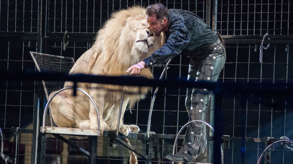 Festival International du Cirque 2016 - Numéro de cirque avec lion Martin Lacey photo Christian Hamel