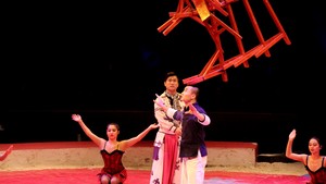 Festival International du Cirque 2016 - Numéro cirque national de chine - equilibre de bancs
