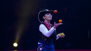 Emilie LECOMTE – Jonglerie Balles