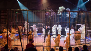 Festival International du Cirque 2016 - Numéro de dressage avec animaux MartinLacey photo Christian Hamel